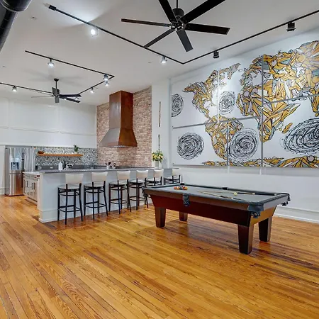 Luxe 220, Unit 6 - Adjoining Pool Table Penthouse Suites
